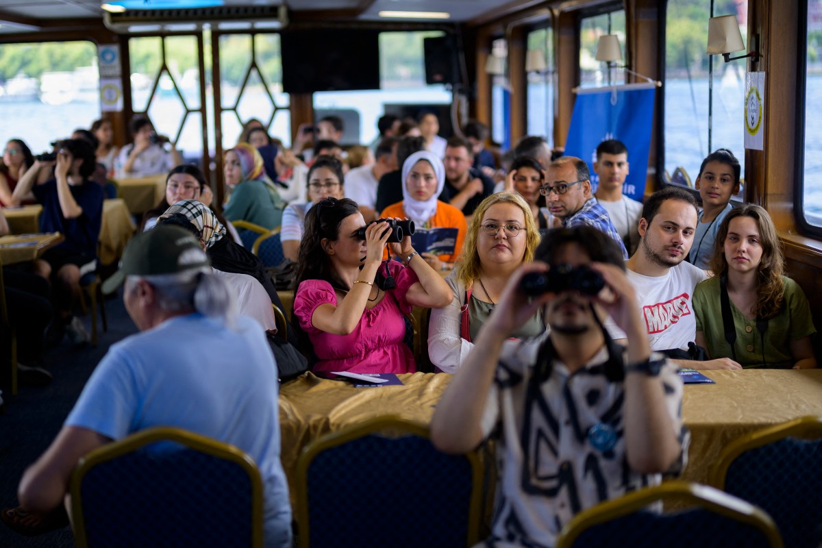 دلافين البوسفور تشجع الرحلات السياحية وتؤشر إلى نظام إيكولوجي مثالي (صور)